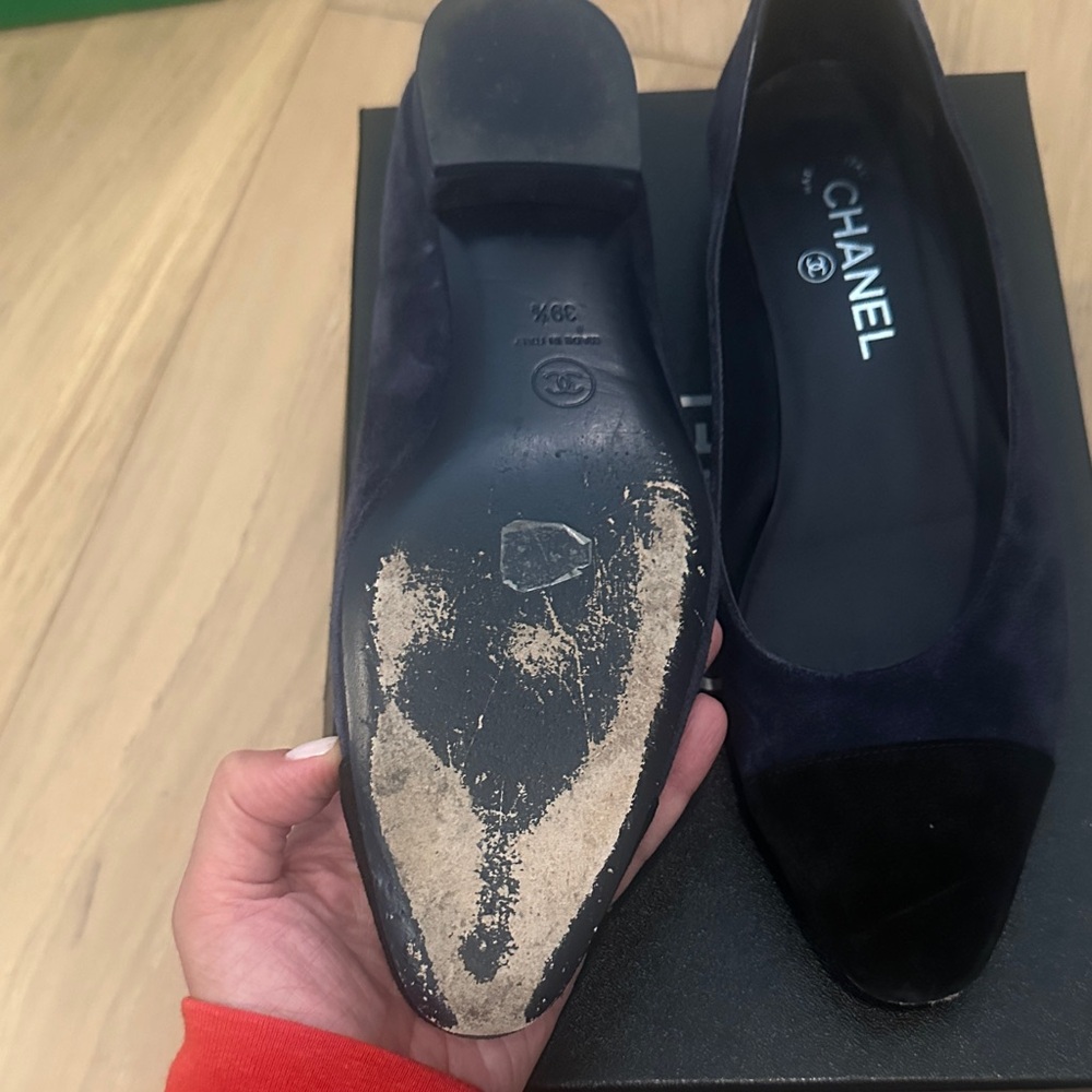 CHANEL Women's Black and Dark Blue Flats - Picture 5 of 5